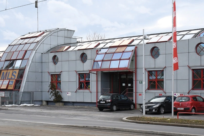 Bürogebäude in der Conrad-von-Hötzendorf-Straße - vom Atelier Schiefer. Errichtet von 1987 bis 1990.