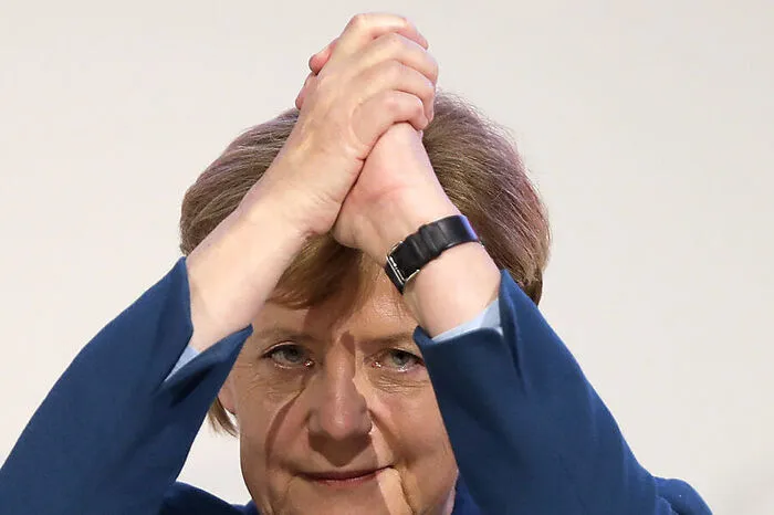 Gegen Ende ihrer Rede zitterte Merkels Stimme, sie zeigte sich überwältigt vom Applaus.