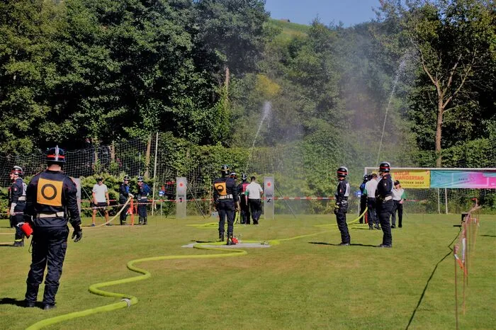 Florianis aus dem gesamten Bereich Weiz und einige Feuerwehren aus Feldbach sowie Graz und Umgebung stellten ihr Können hinsichtlich Schnelligkeit und Teamgeist unter Beweis.