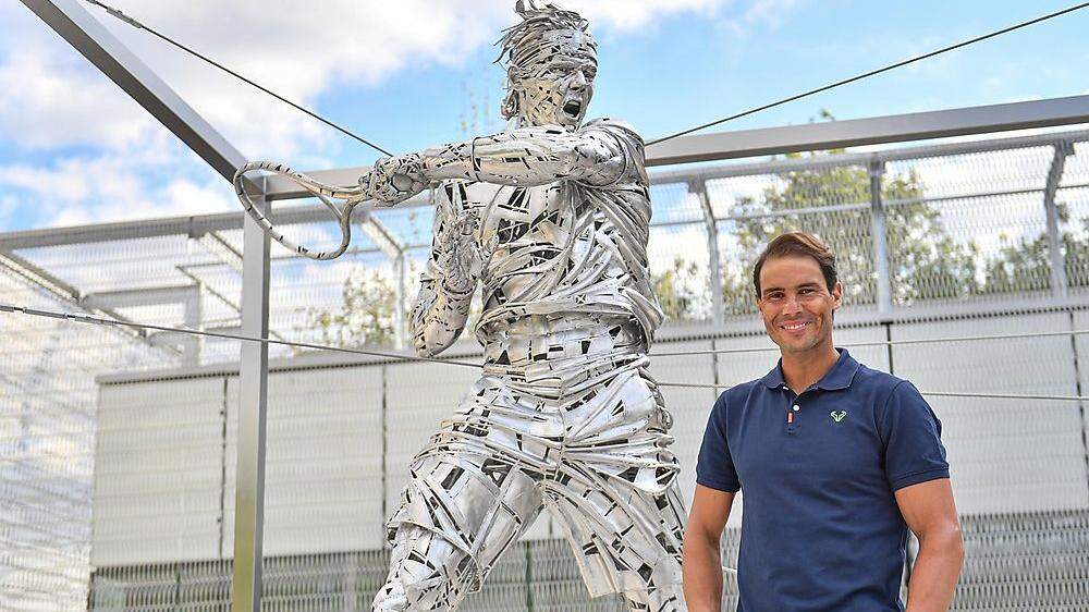Rafael Nadal mit seiner Statue