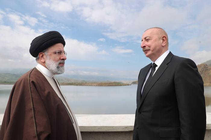 Eines der letzten Bilder von Ebrahim Raisi (links), als er den Präsidenten des Aserbaidschan, Ilham Aliyev, traf