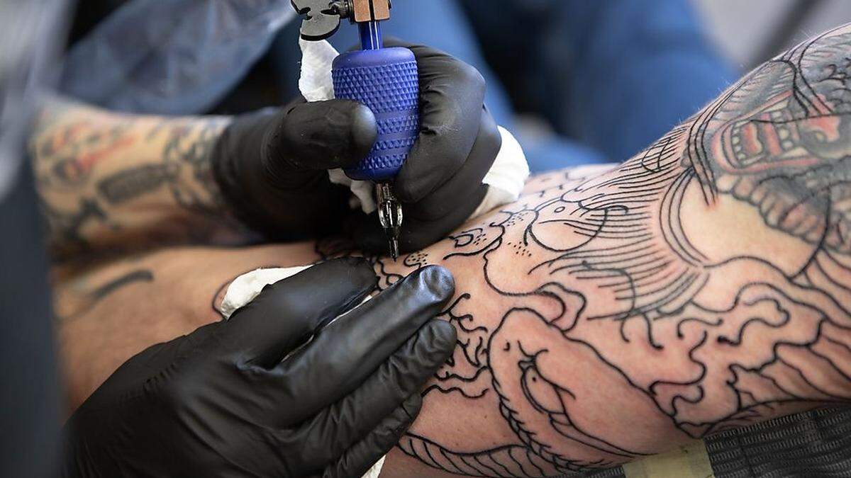 Tattoo-Farben: Schön, aber oft bedenklich