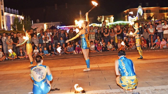 Die 20. Ausgabe des beliebten zweitägigen Straßenkunstfestival „Murenschalk und Gaukelei“ lockte Tausende Besucher in die Kornmesserstadt. Straßenkünstler aus verschiedenen Ländern bewiesen abermals ihr außergewöhnliches Können in allen Winkeln der Brucker Altstadt.