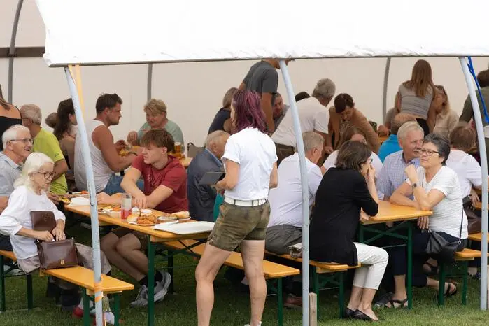Die Wexl Steirer sorgten für musikalische Unterhaltung, dazu gab es regionale Köstlichkeiten und geselliges Beisammensein. 