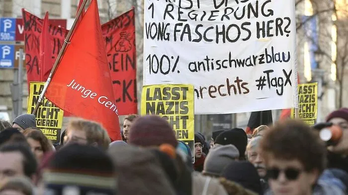 Klicken Sie sich durch die Bilder der Demos!