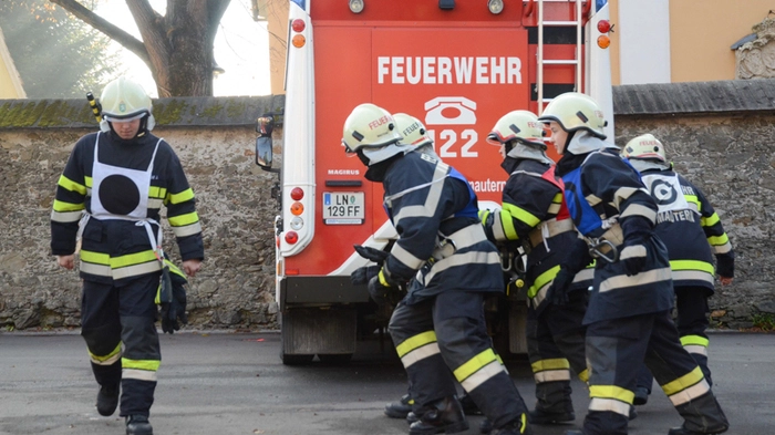 Bei der Branddienstleistungsprüfung muss einer von drei unterschiedlichen Bränden (Scheunenbrand, Holzstapelbrand oder Flüssigkeitsbrand) in der vorgegebenen Sollzeit, möglichst fehlerfrei abgearbeitet werden. Hierbei wird besonders auf effizientes und vor allem sicheres Arbeiten geachtet.