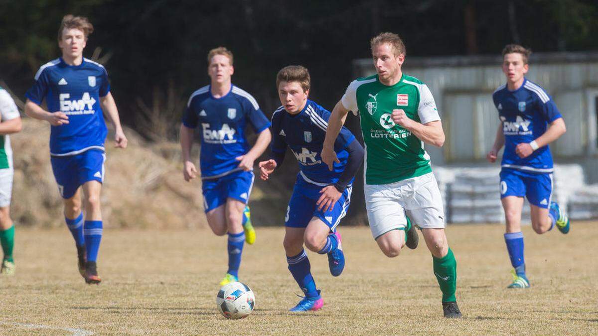 Der Asslinger Fußballplatz gehört der Sportunion. In den meisten Osttiroler Dörfern ist die Sportanlage aber im Besitz der Gemeinde und die Fußballer dürfen ihn gratis nutzen, wenn sie den Rasen pflegen