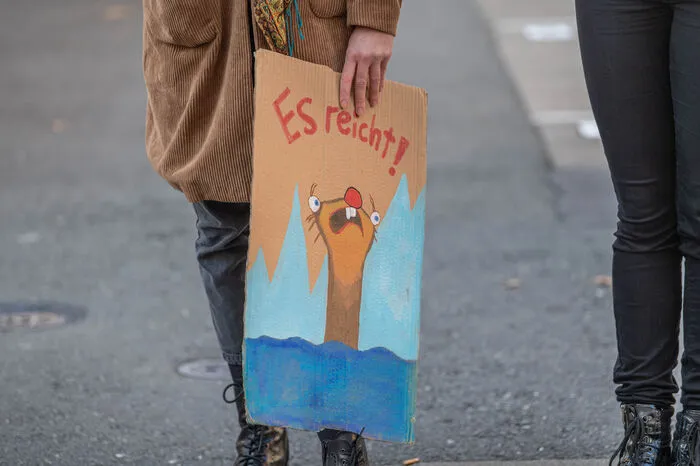 ... vor der Weltklimakonferenz in Glasgow setzte die Klimabewegung Fridays for Future ein Zeichen ...