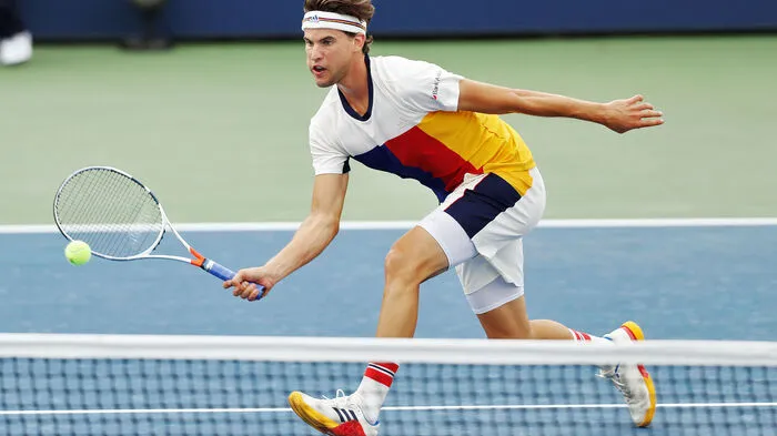 Farbenfroh tritt Österreichs Nummer eins Dominic Thiem  in New York mit einem von Sänger und Rapper Pharell Williams designten Outfit von Adidas an.