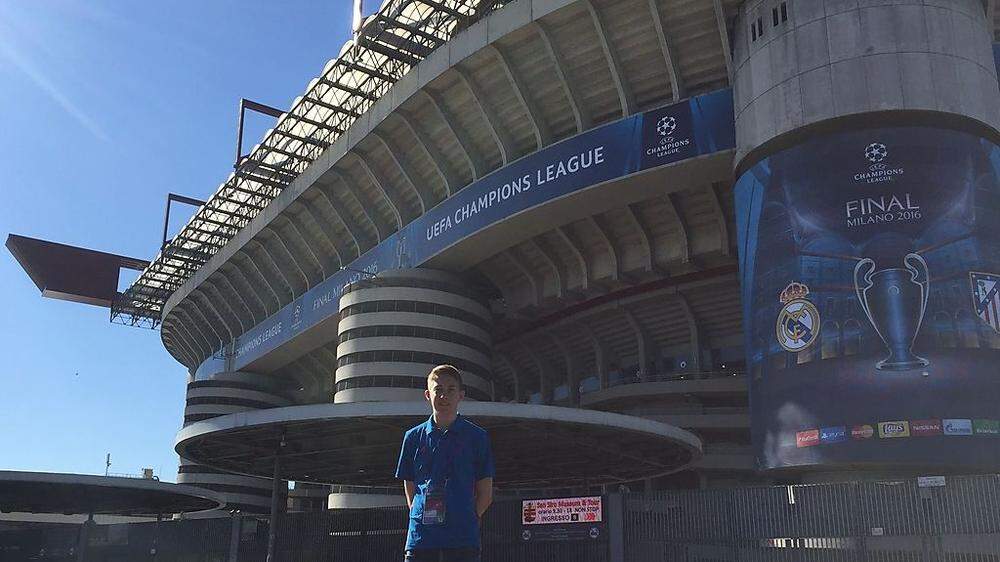 „Freisi“ (vor dem San Siro in Mailand) will der erste österreichische Manager in der Premier League werden 	