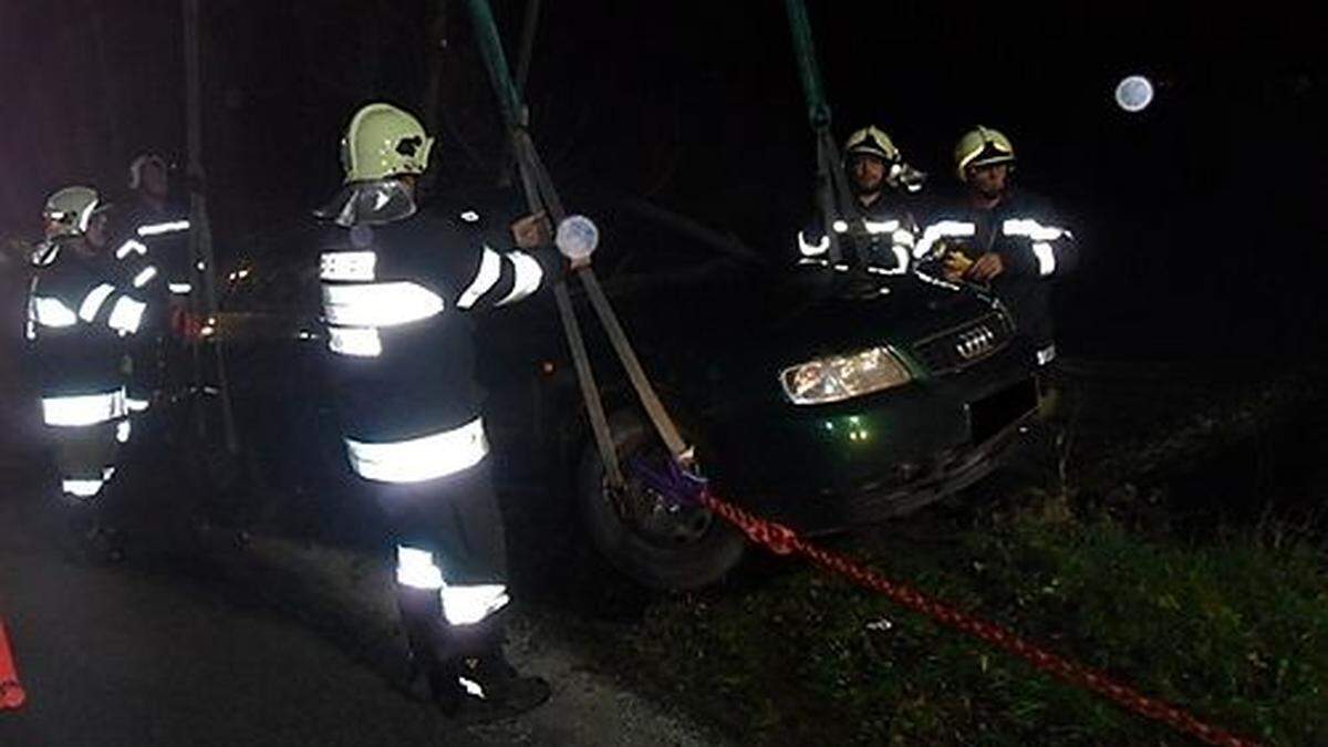 In Rosental landete ein Pkw bei einem Unfall auf einer Holzbrücke