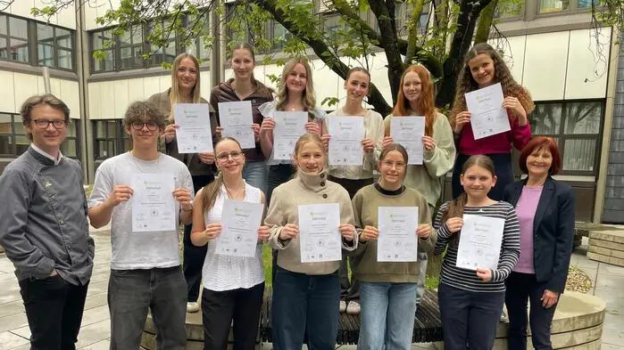 Die 3B der HLW SFB Weiz erhielt ihre Zertifikate für ihre veganen Kochkünste