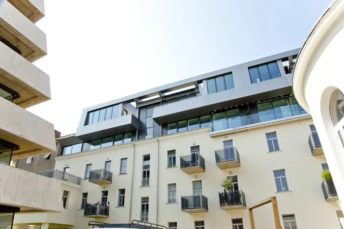 Die 100-Quadratmeter-Wohnung war dann 2009  um 290.000 Euro statt der zunächst angesetzten 500.000 Euro auf dem Markt.