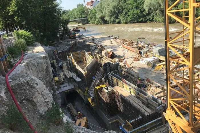 Derzeit ist das Kaskadenbauwerk (vulgo Schmutzwasserbehälter) noch im Bau...