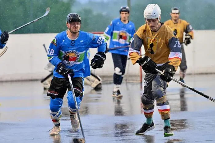 #88 Ahammer Benjamin, #79 Alagic Adis, ASKÖ Ballhockey Villach vs. VAS Ballhockey, ASKÖ Ballhockey Villach vs. VAS Ballhockey am 08.05.2024 in Villach (Sportplatz Landskron), Austria, (Photo by Bernd Stefan)