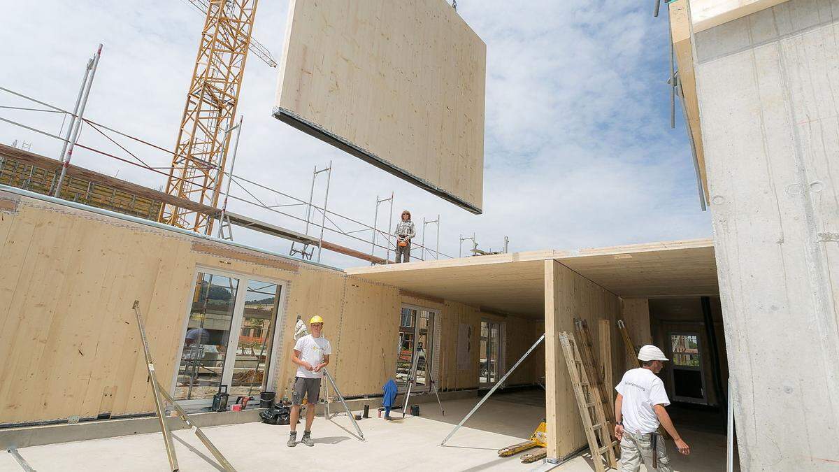 Die Stadt von morgen soll innovativ und nachhaltig sein. Das macht Holz gerade bei Stadtentwicklungsprojekten zu einem Baustoff der Zukunft