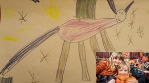 Den Auftakt machen Eva (7) und Katharina (4) aus Rettenegg mit einem Weihnachtseinhorn