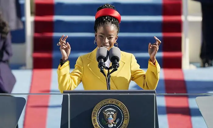 "The Hill We Climb" handelt von den schweren Zeiten, die die USA durchmachen