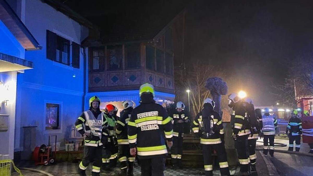 Im Ortszentrum von Edelsbach bei Feldbach war der Brand in einem Einfamilienhaus ausgebrochen