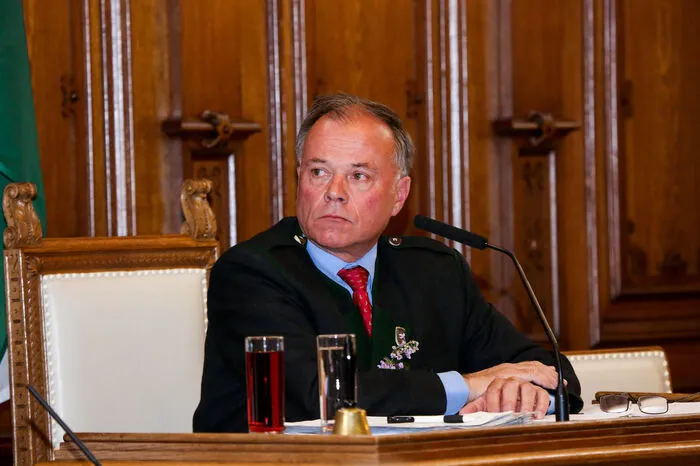 ...Diesmal: ÖVP-Mann Peter Piffl-Percevic.