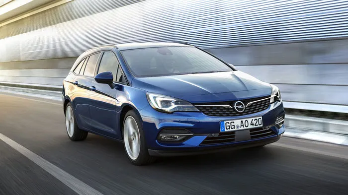 Opel hat dem ewigen Golf-Gegner Astra eine neue Generation von Motoren unter die Haube implantiert.