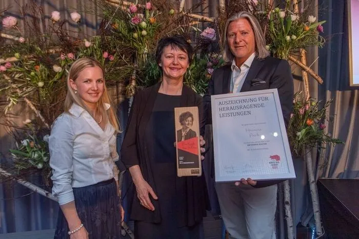 Kleine-Zeitung-Redakteurin Susanne Rauschenbach, Kultur-Gewinnerin Hermine Pack und Thomas Holzleitner, "The Style made".