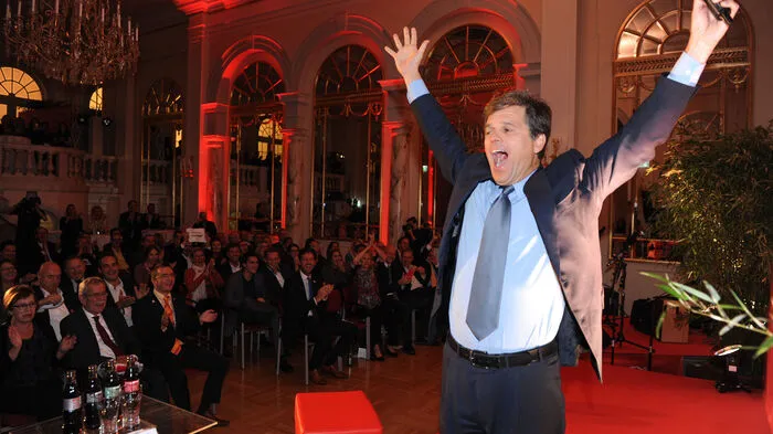 Tosender Applaus und Standing Ovations Montagabend im Wiener Haus des Sports: Timothy Shriver, Weltpräsident der Special Olympics, stimmte in einem packenden Appell auf die World Winter Games 2017 in Graz, Schladming und Ramsau ein.