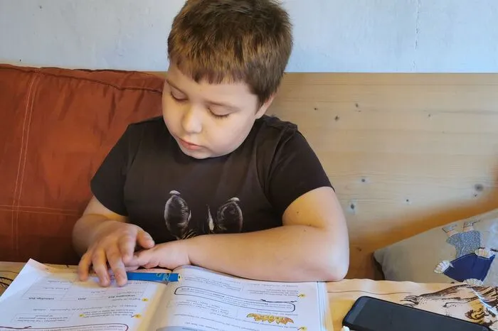 Der 9-jährige Max geht in Klasse 3m der Musikvolksschule Mitterdorf im Mürztal. "Da er wirklich ein guter Schüler ist, ist das arbeiten mit ihm kein Problem, noch", schreibt Ursula Angnelius.