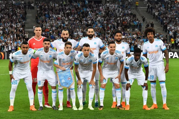 Marseille: Pele - Sarr, Rami, Luiz Gustavo, Amavi - Lopez, Sanson - Thauvin, Payet, Ocampos - Mitroglou