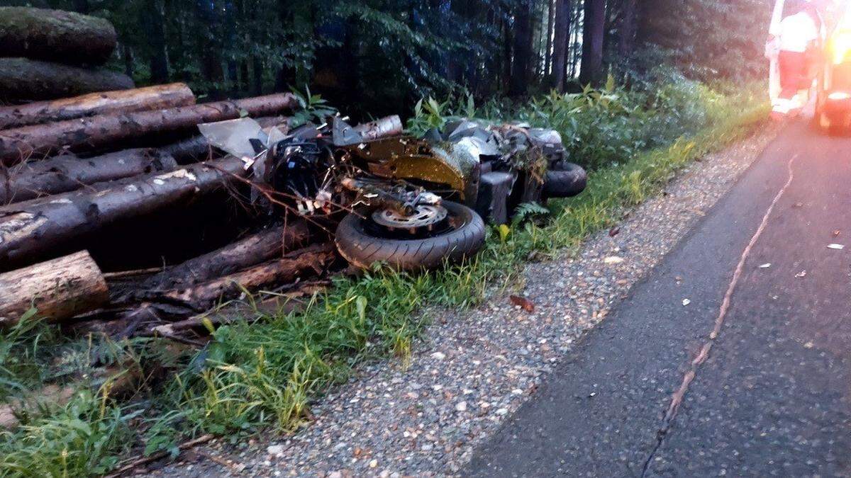 Der Motorradfahrer wurde ins Krankenhaus gebracht