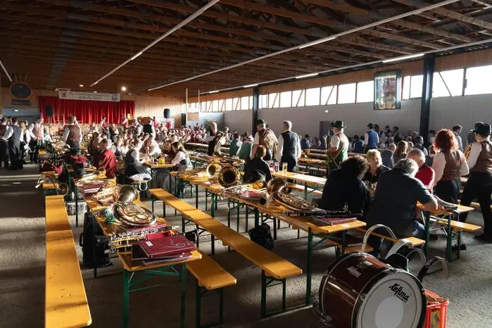 Am Samstag gibt es am Hauptplatz ein gemeinsames Konzert aller Musikkapellen – ein besonderer Höhepunkt des Festes.