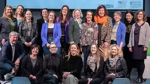 Nur was schon da ist, kann sichtbar gemacht werden - das Motto  | Steirische Politik, die Initiative FELIN, heimische Medienvertreterinnen und alle, die den gestrigen Aktionstag im Grazer Kunsthaus mitgestaltet haben. 