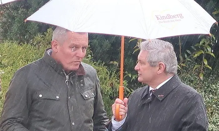 FPÖ-Landeschef Mario Kunasek (l.) im Gespräch mit Bürgermeister Christian Sander 