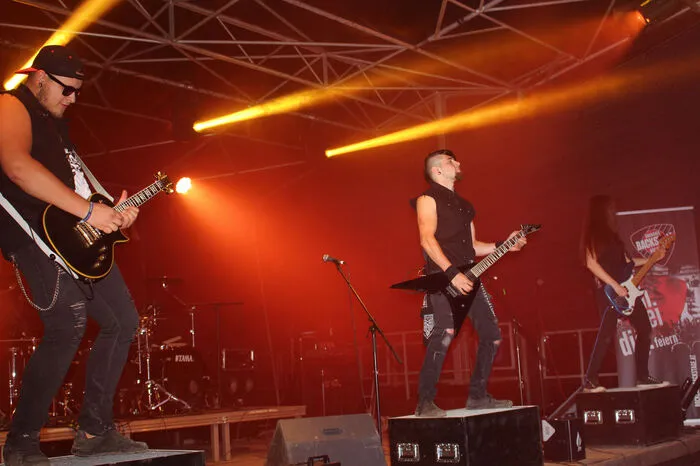 Die Musiker von „Eve like Roses“, „Voller Empfang“, „A Serenade To Kill“ und „The Tarantino Experience“ heizten den Besuchern ein.