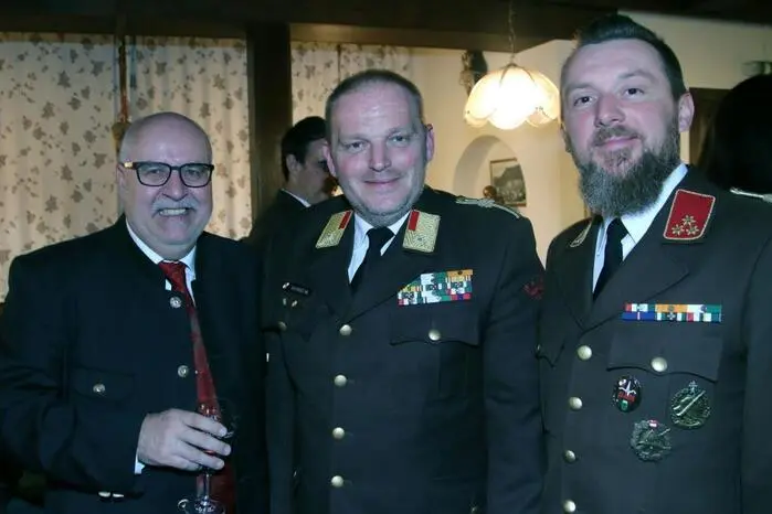 Hauptbrandinspektor Michael Schrotter freute sich gemeinsam mit seinem Stellvertreter Norbert Schweighart, unter den Gästen auch Bürgermeister Kurt Riemer, Pfarrer Winfried Lembacher, den Abschnittsbrandinspektor Markus Murgg sowie Abordnungen mehrerer Feuerwehren begrüßen zu dürfen.