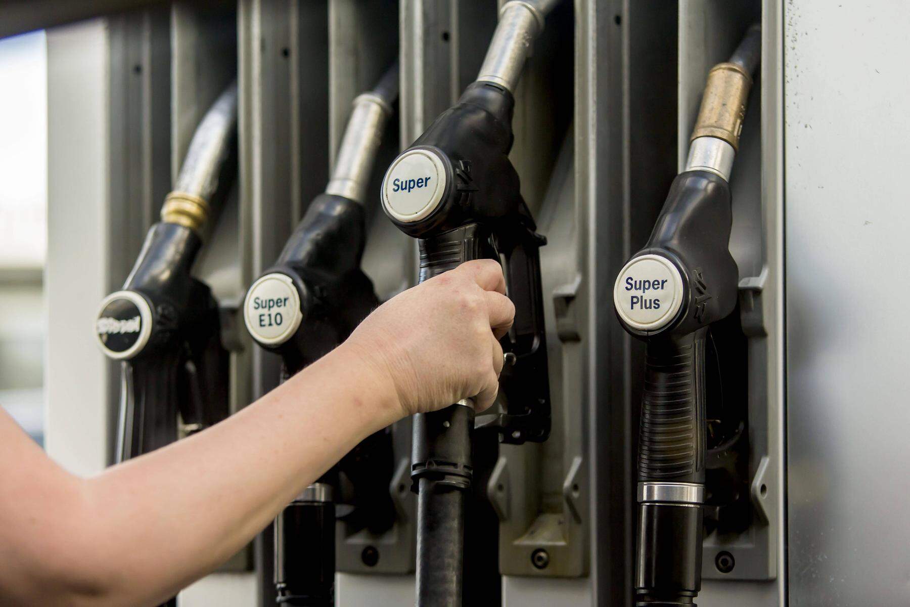 Ölpreis auf Talfahrt: Wann werden die Spritpreise endlich gesenkt?