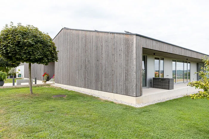 "Die im Entwurf eingeforderte Leichtigkeit und Transparenz, gepaart mit dem ökologischen Aspekt und dem Raumklima, ließ sich mit keinem anderen Werkstoff so kompromisslos verwirklichen", sagt der Architekt.
