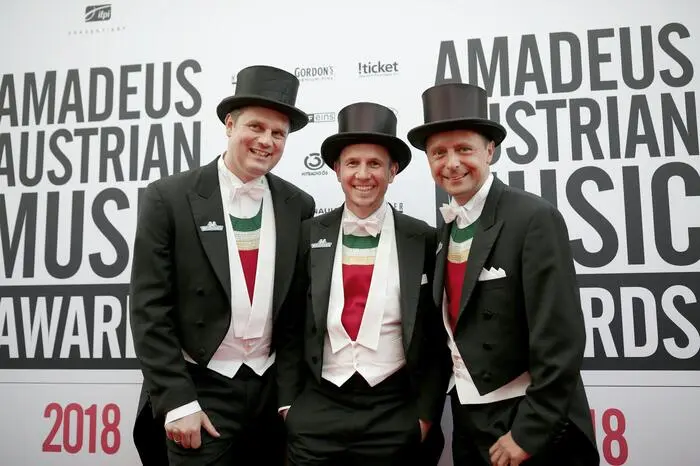 Die 'Jungen Zillertaler' vor der Verleihung der 18. Amadeus-Awards.