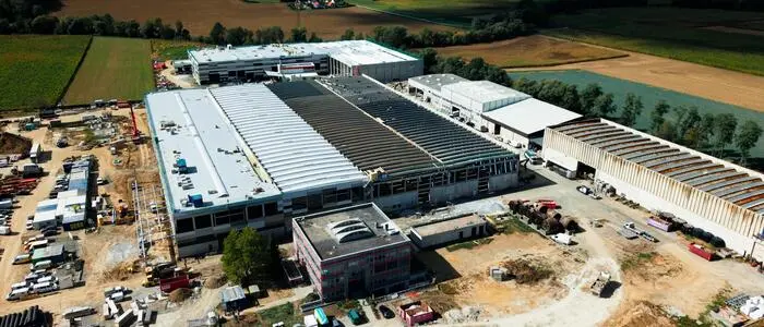 Seit Monaten herrscht auf dem Gelände der insolventen Lederfabrik in Wollsdorf Baustelle
