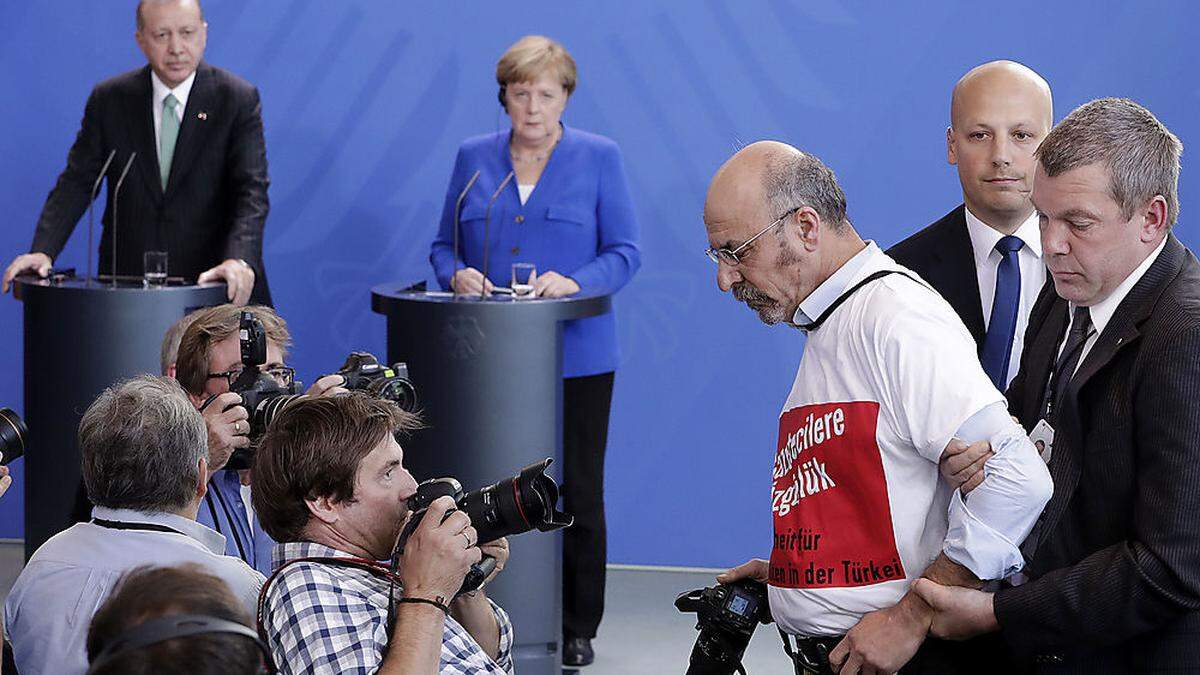 Eklat bei der Pressekonferenz