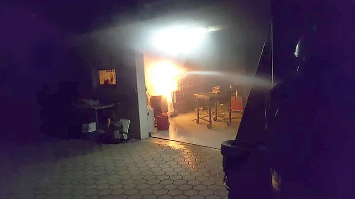 Der Ofen fing in einer Werkstatt Feuer