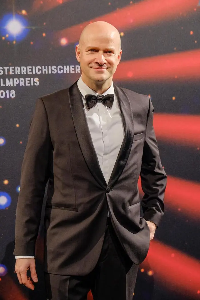 'Kultur Heute Spezial', 'Österreichischer Filmpreis 2018.' Kultur Heute meldet sich live aus dem Auditorium in Grafenegg von der Verleihung des Österreichischen Filmpreises 2018. Ani Gülgün-Mayr und Peter Fässlacher begrüßen viele Nominierte des Abends und stellen die wichtigsten Produktionen des vergangenen heimischen Filmjahres vor.Im Bild: Lukas Miko ( Beste männliche Nebenrolle - Die beste aller Welten). - Veroeffentlichung fuer Pressezwecke honorarfrei ausschliesslich fuer die redaktionelle Berichterstattung in Zusammenhang mit Sendungen oder Veranstaltungen des ORF. Foto: ORF/Günther Pichlkostner. Andere Verwendung honorarpflichtig und nur nach schriftlicher Genehmigung der ORF-Fotoredaktion. Copyright: ORF, Wuerzburggasse 30, A-1136 Wien, Tel. +43-(0)1-87878-13606