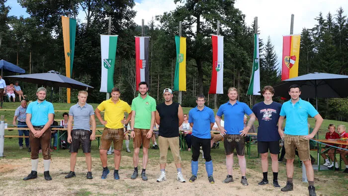 Alle Ringer der Allgemeinen Klasse in der Ringerarena am Wachsenberg.Ergebnisliste 2022:1. Andreas Michenthaler - Sirnitz2. Silvio Walder - Fresach3. Stephan Kräuter - Sirnitz4. Davis Gaggl - Himmelberg5. Dario Ebner - Wachsenberg6. Martin Kogler - Wachsenberg7. Marcel Würcher - Fresach8. Leon Höllhuber - Wien9. Rene Unterschaider - Fresach