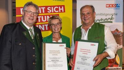 Alfred Schmid (rechts) wurde von der Wirtschaftskammer für seine 25-jährige Leitung der Bäckerei Schmid ausgezeichnet