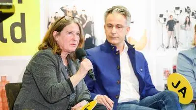 Elke Kahr und Kurt Hohensinner bei einer Podiumsdiskussion