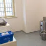 Ungeschmückte Gefängniszelle