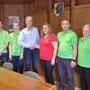 Tanja Ornik (3.v.r.) mit Bürgermeister Josef Schweigler und ihrem Nah&Frisch-Team
