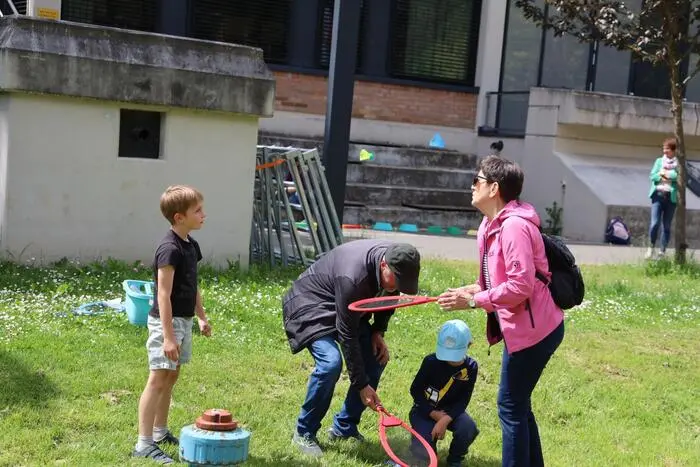 Kleinkinder bis zu den Senioren hatten bei den einzelnen Stationen großen Spaß.