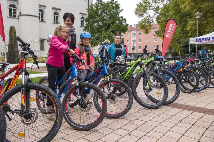 Papin Sport aus Villach hatte den E-Bike-Verleih über. Ebenso die Räder vom Fachgeschäft Bärenbike, Mario Steinthaler, konnten getestet werden. 