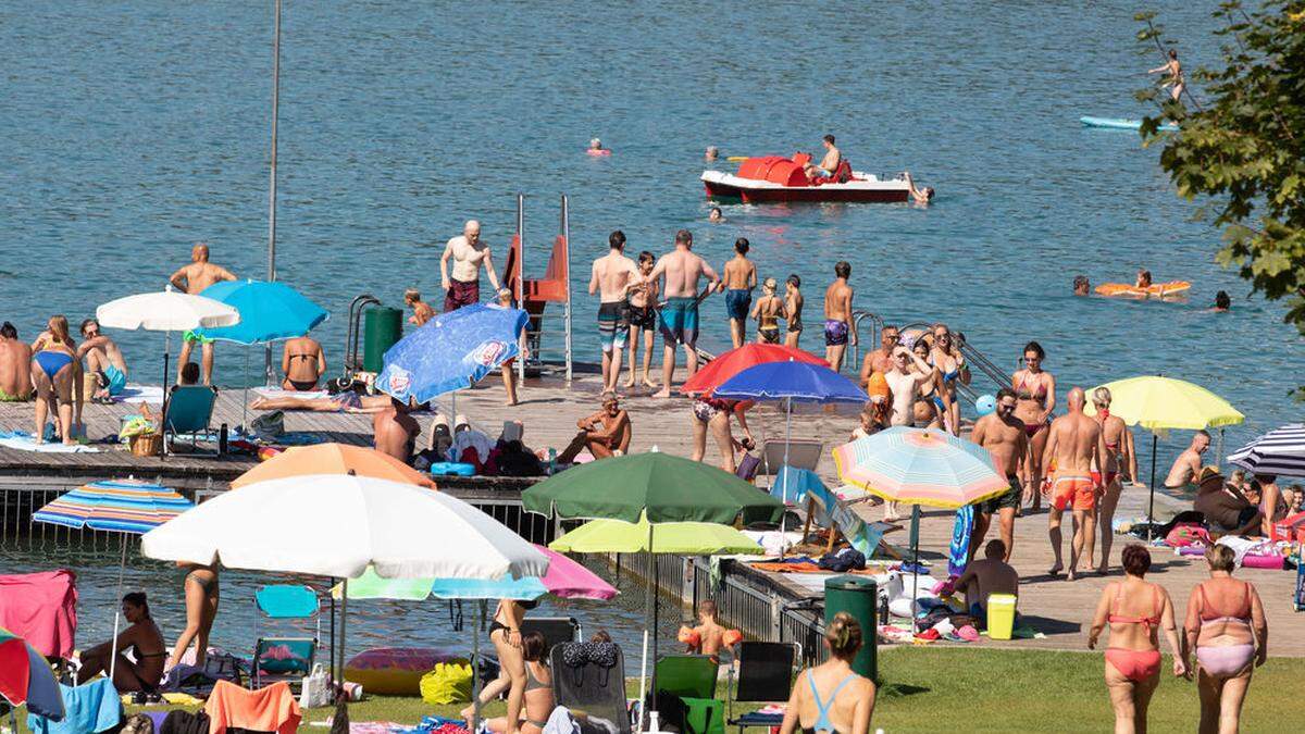 NIcht nur die Strandbäder (wie hier in Maiernigg) waren in Kärnten im Juli voll